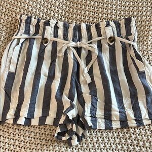 American Eagle Outfitters Black and White High Waist Shorts XL long.